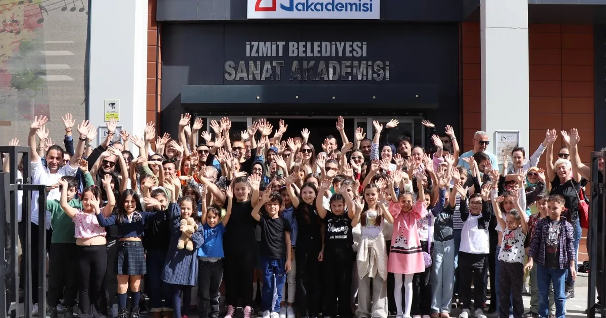 İzmit Belediyesi Sanat Akademisi tiyatro sahnesini büyütüyor haberi