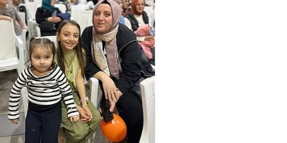 İzmit Kent Meydanı’nda eğlenceye tam gaz devam haberi