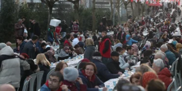 İzmit'te Başkan Hürriyet, vatandaşlarla buluştu haberi