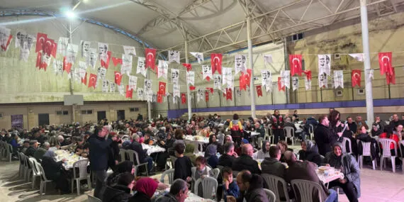 İzmit'te halk iftarında Başkan Hürriyet Akmeşeliler'le buluştu haberi