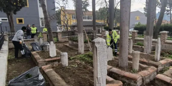 İznik Mahmud Çelebi Camii’nin haziresinde bakım onarım haberi