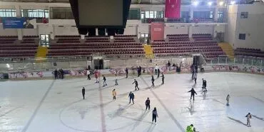 Kadınlar buz pistinde buluştu haberi