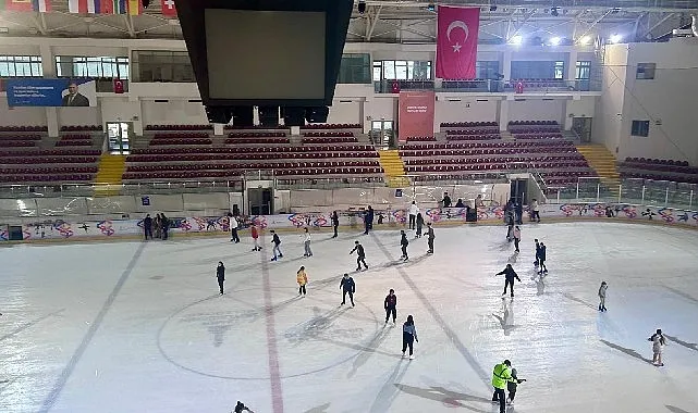 Kadınlar buz pistinde buluştu haberi