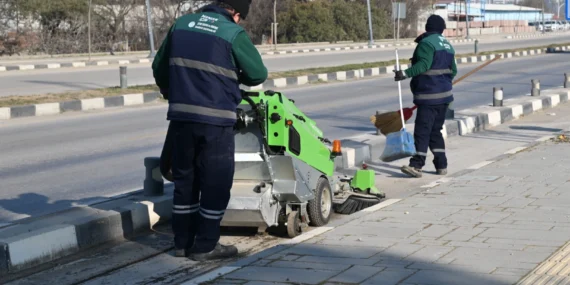 Kampüs yolundaki bisiklet yolu yenileniyor haberi