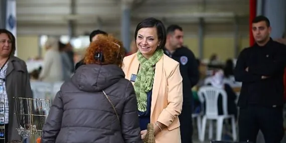 Karabağlar’da bayram öncesi sokaklar değil, Bozyaka Pazaryeri kullanılacak haberi