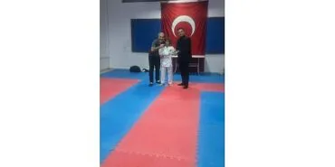 Karateciler kuşak atladı haberi