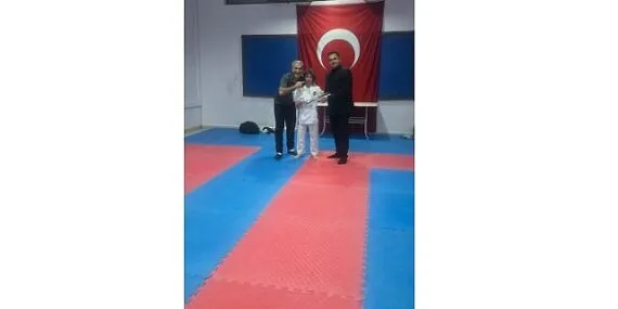 Karateciler kuşak atladı haberi