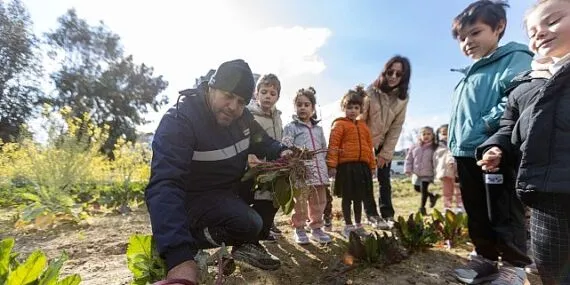 Karşıyaka’da anaokulu öğrencileri bostanda üretimi deneyimledi haberi