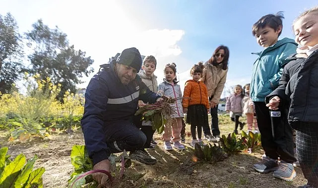 Karşıyaka’da anaokulu öğrencileri bostanda üretimi deneyimledi haberi