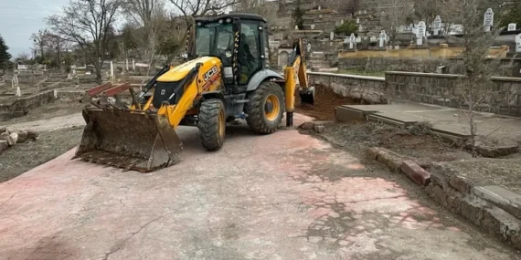 Kayseri Melikgazi'de mezarlıklar bayrama hazır haberi