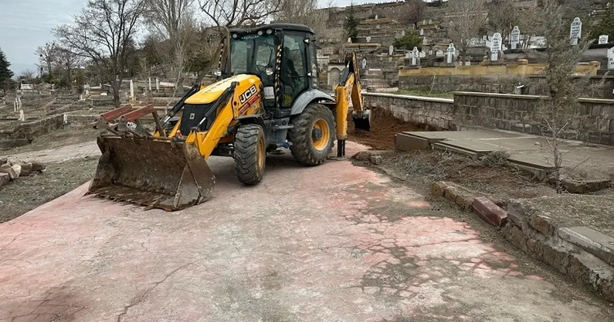 Kayseri Melikgazi'de mezarlıklar bayrama hazır haberi