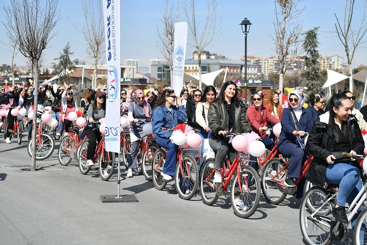 Kayserili kadınlara bisiklet turu haberi