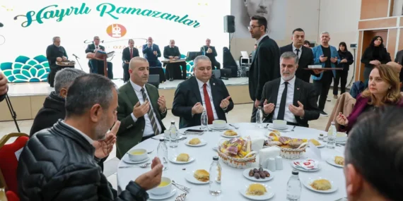 Keçiören'de ilk iftar otobüs esnafı ile yapıldı haberi