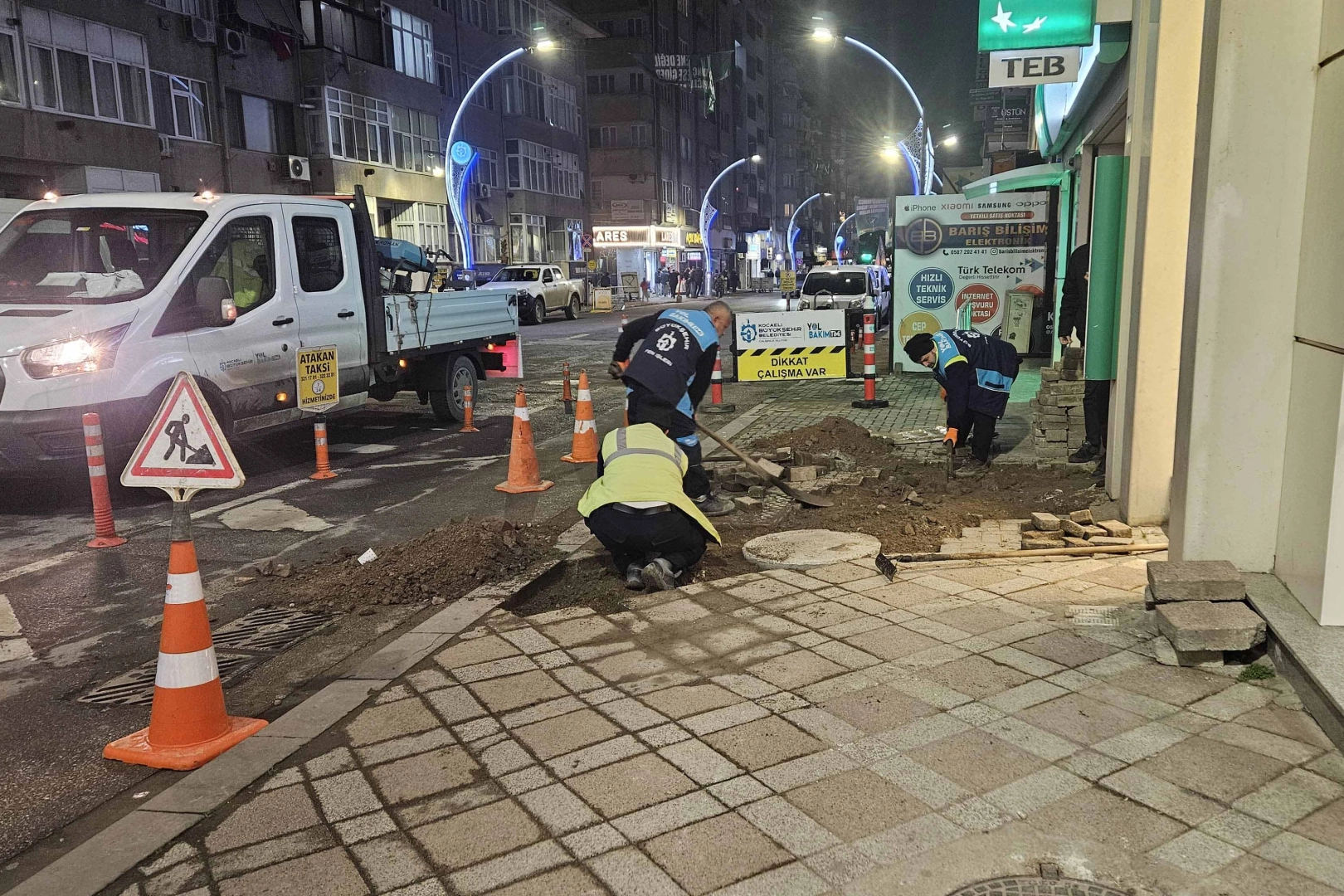 Kocaeli Büyükşehir gece de durmadan çalışıyor haberi