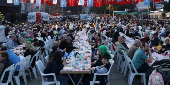 Kocaeli Büyükşehir’in iftar sofrası her gün 3 bin kişiyi ağırlıyor haberi