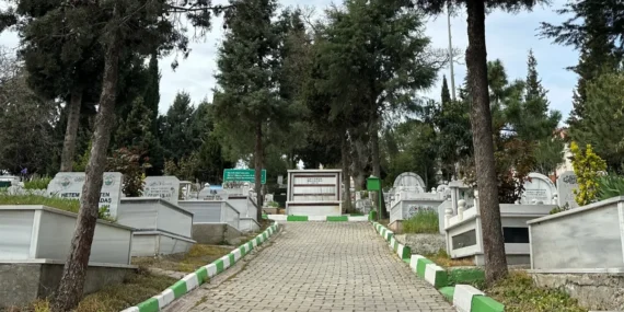 Kocaeli Çayırova’da mezarlıklarda bakım gerçekleştirdi haberi