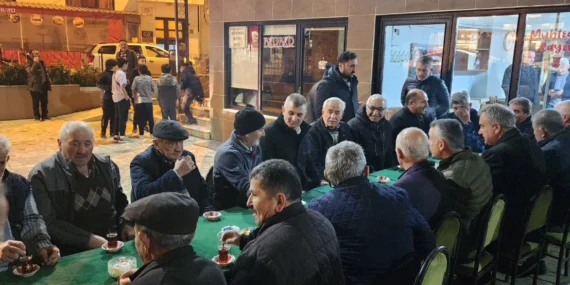 Kocaeli Gölcük'te Başkan Sezer vatandaşlarla bir arada haberi