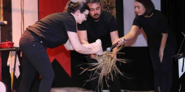 Kocaeli Şehir Tiyatroları Mevlana İdris’i oyunuyla yad etti haberi