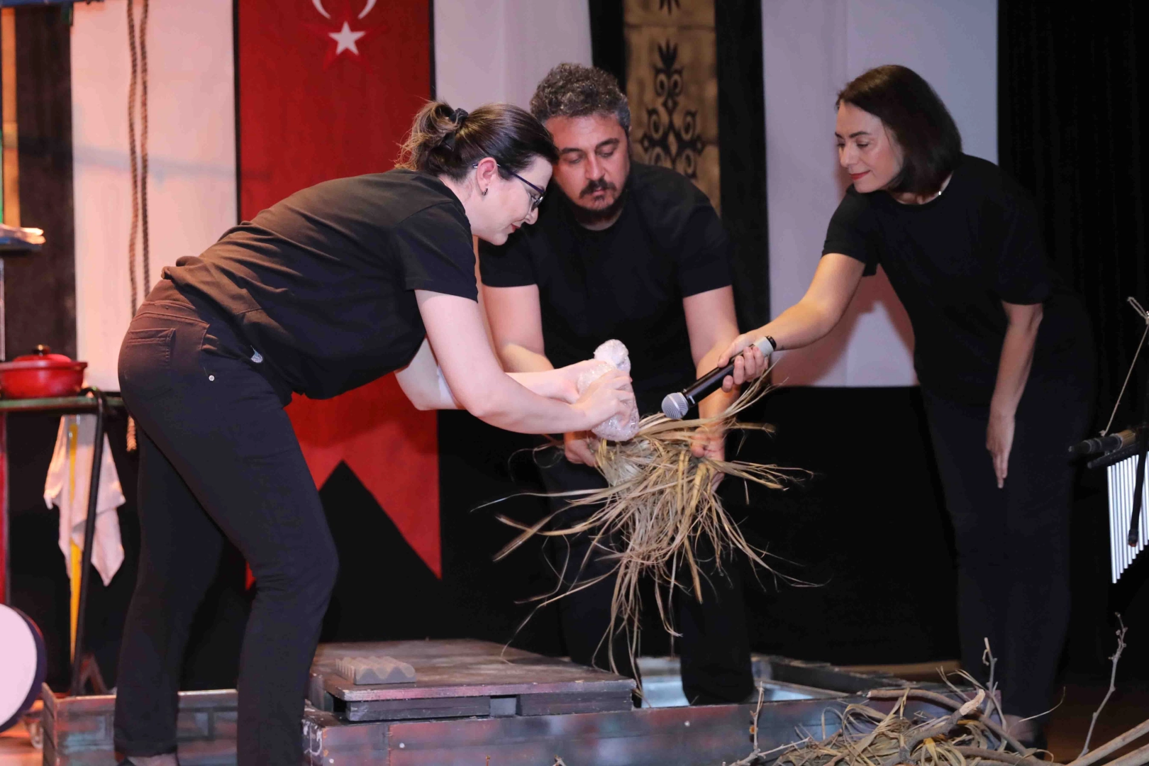 Kocaeli Şehir Tiyatroları Mevlana İdris’i oyunuyla yad etti haberi