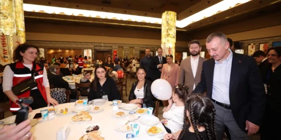 Kocaeli protokolü yetimleri ağırladı haberi