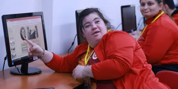 Kocaeli'de down sendromlu bireyler fotoğrafçılık öğrendi haberi