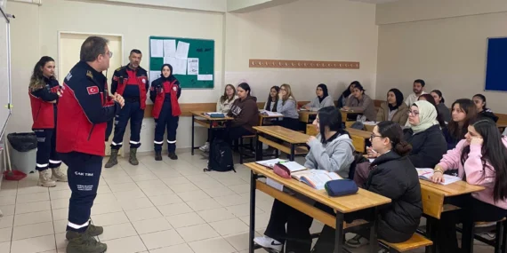 Kocaeli'de öğrenciler afetlere karşı bilinçleniyor haberi