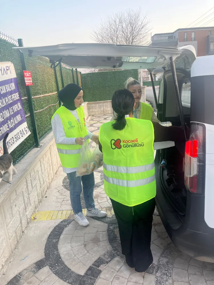 Kocalei ihtiyaç sahiplerinin sofrasını ısıtıyor haberi