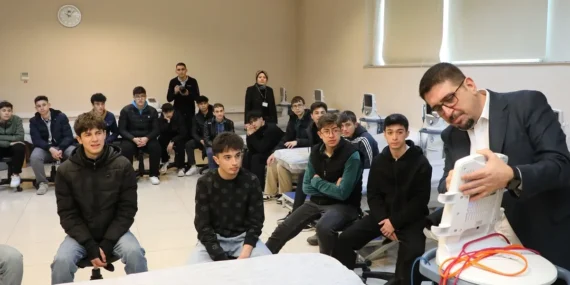 Konya Karatay Gençlik Meclisi öğrencilerin yanında haberi