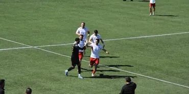 Lider üç puanı 5 golle kazandı haberi