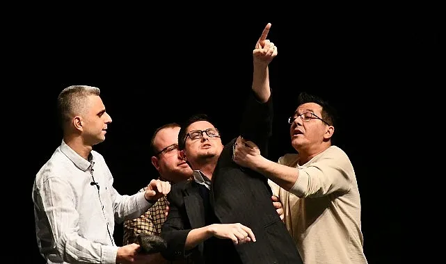 Lüleburgaz Belediyesi Tiyatro Topluluğu kırdı geçirdi haberi