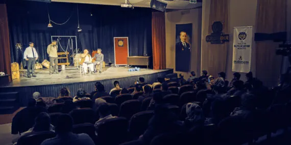 Malatya'da 'Barış Ressamı' sahnelendi haberi