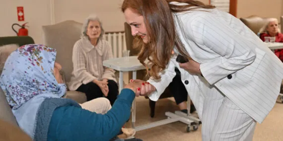 Manisa Büyükşehir'den huzurevi sakinlerine bayram ziyareti haberi