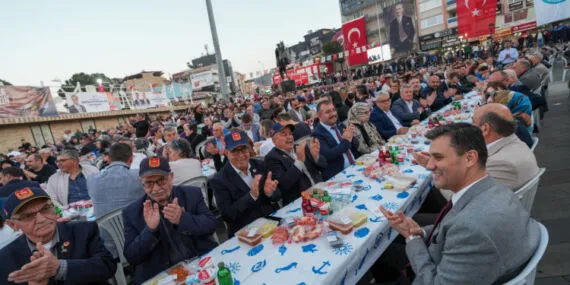 Manisa gönül sofrasındaki ekmeğini Alaşehir'de bölüştü haberi