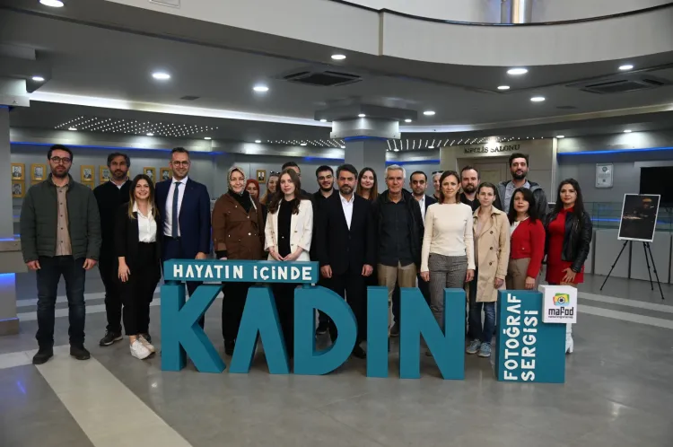 Manisa'da 'Kadının Rengi' resim sergisine yoğun ilgi haberi