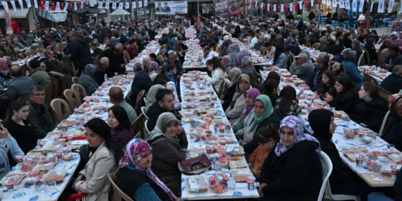Manisa'da Ramazan’ın bereketini Köprübaşı’nda paylaştı haberi