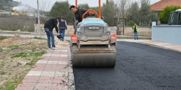 Manisa'da Turgut Özal Mahallesi’nin yollarını yeniliyor haberi