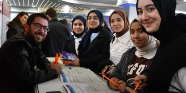 Manisa'da üniversite tanıtım gününe büyük ilgi haberi