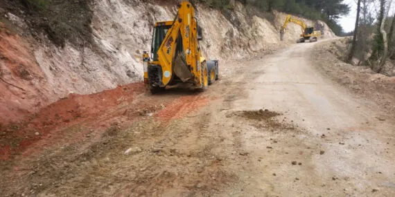 Manisa'da yol çalışmalarına devam haberi
