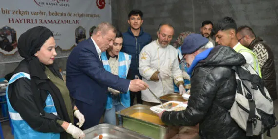 Mardin Midyat'ta iftar programlarına yoğun ilgi haberi