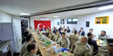 Mardin Valisi Akkoyun kahraman komandolarla buluştu haberi