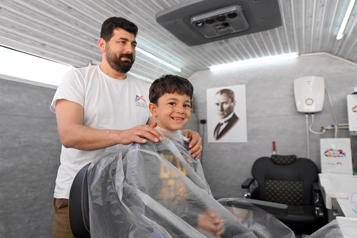 Mobil Kuaför aracından bayram traşı haberi