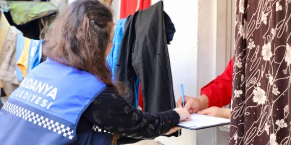 Mudanya'da erzak kolileri sahiplerine ulaşıyor haberi