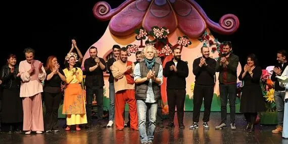 Nazım Hikmet'in "Sevdalı Bulut"u Seyirciyle Buluştu haberi