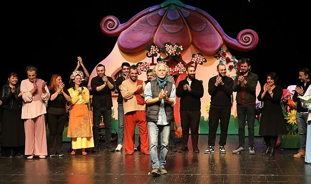 Nazım Hikmet'in "Sevdalı Bulut"u Seyirciyle Buluştu haberi