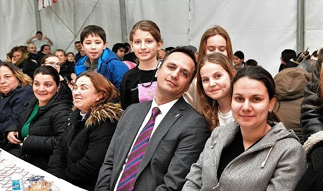 Öğretmen, öğrenci ve velilerle iftar yaptı haberi