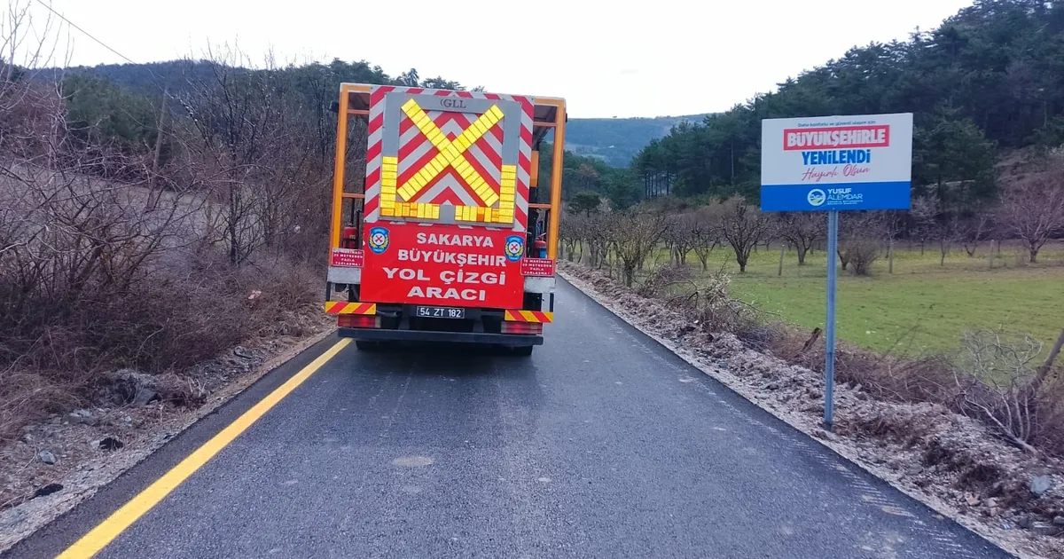 Sakarya Büyükşehir'den kırsal yollarda çizgi mesaisi haberi