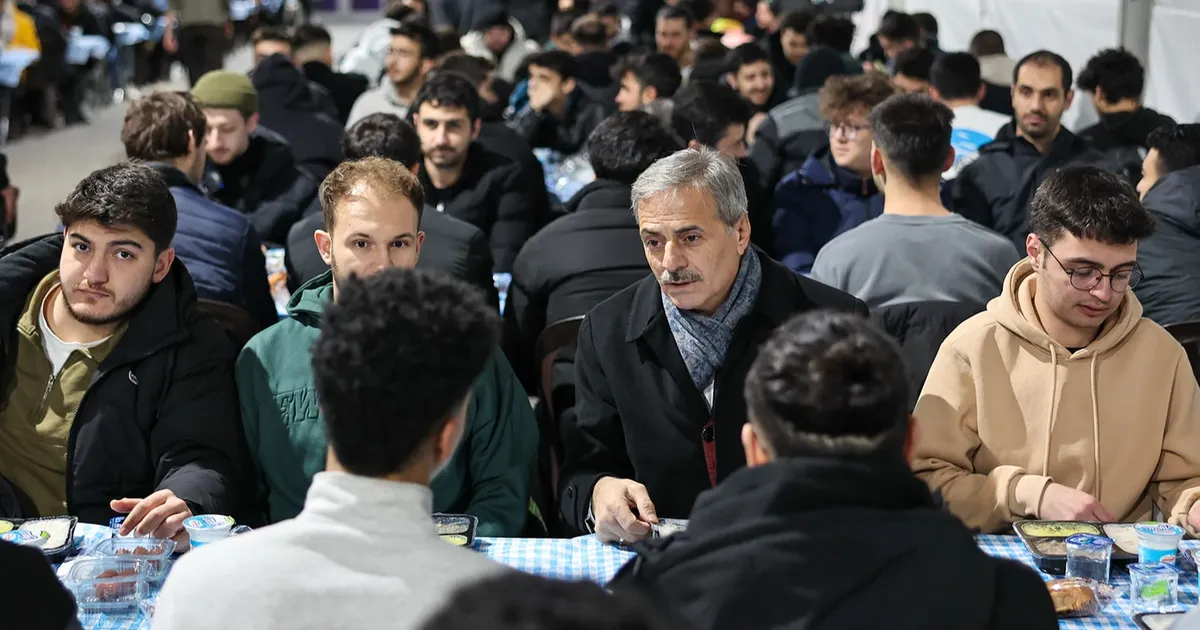 Sakarya'da Başkan Alemdar, gençlerle bir araya geldi haberi