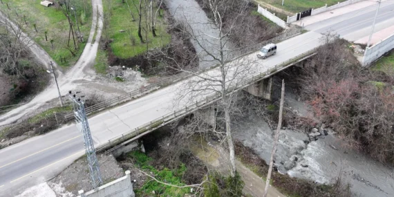 Sakarya'da Kanlıçay Deresi üzerine 44 metrelik köprü geliyor! haberi
