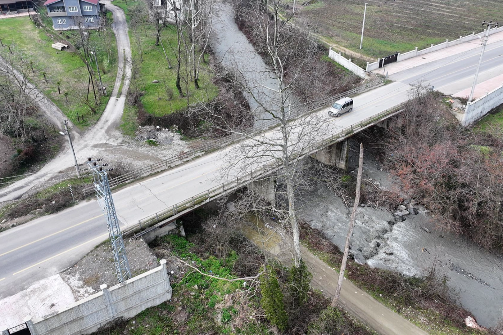 Sakarya'da Kanlıçay Deresi üzerine 44 metrelik köprü geliyor! haberi