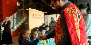 Sakarya'da minik yüreklere Ramazan sevincini taşıdılar haberi